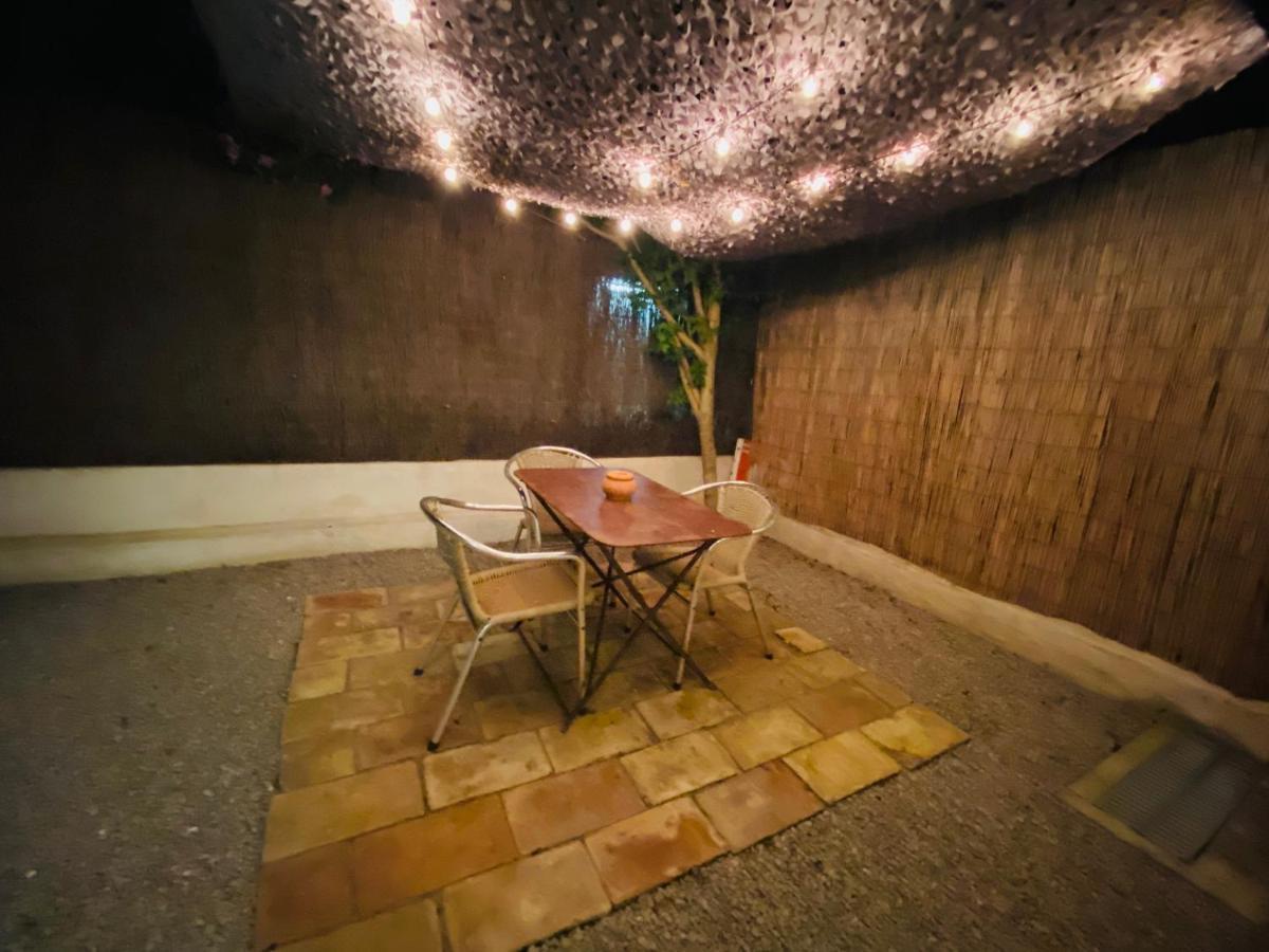 Grand Studio De 38M2 Et Cour Independante De 25M2 Dont Wifi Et Netflix Apartment Монпелие Екстериор снимка